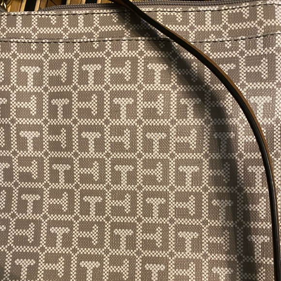 Tommy Hilfiger shoulder purse - Picture 3 of 3